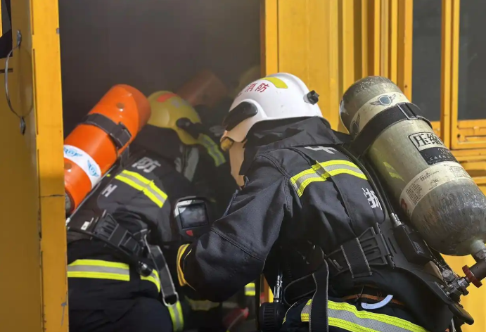 真烟真火，为的是火场上更加沉着冷静